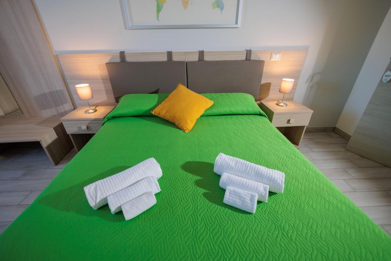 Fuori Rotta Hotel อาโวลา ภายนอก รูปภาพ