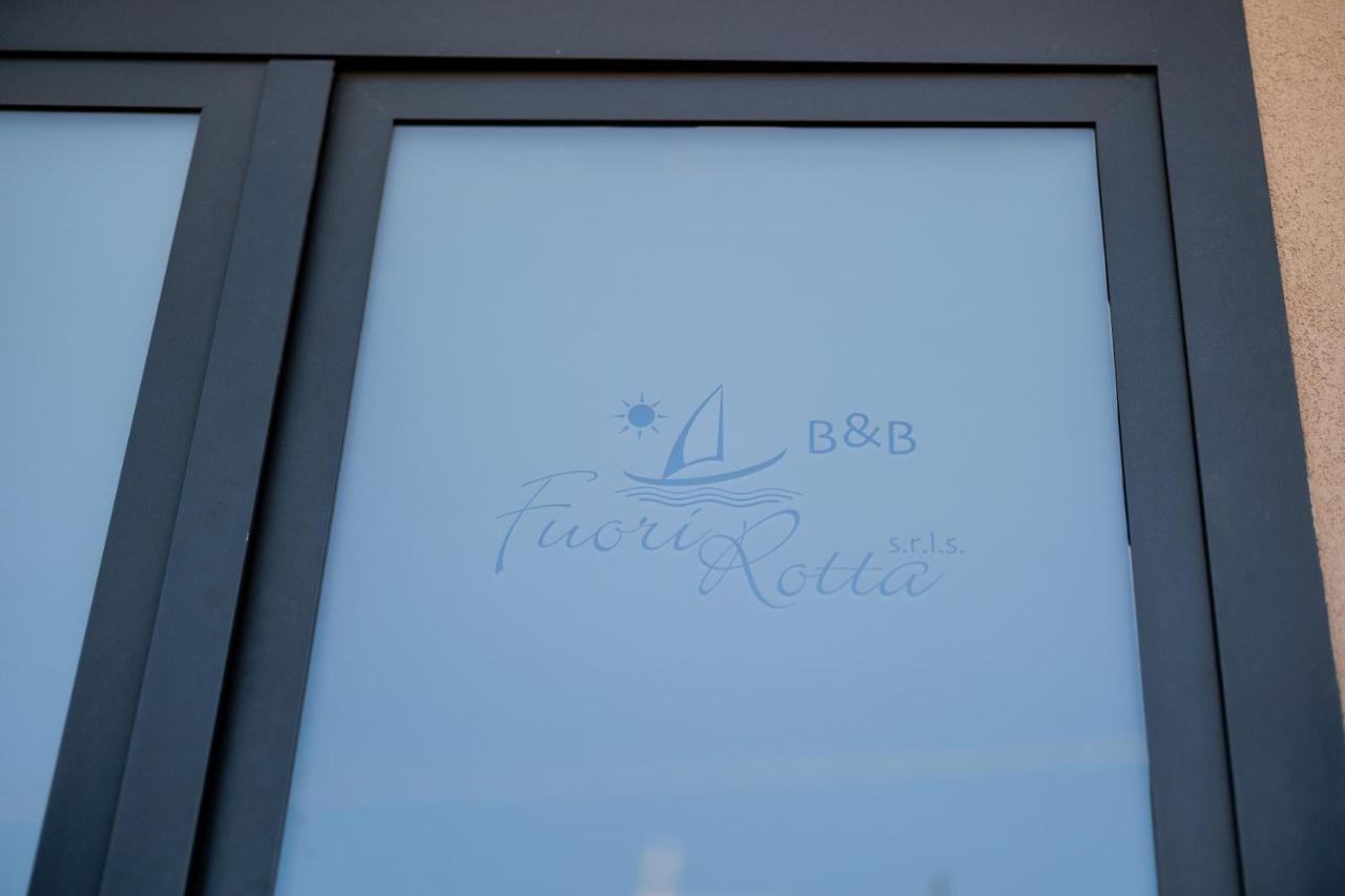 Fuori Rotta Hotel อาโวลา ภายนอก รูปภาพ
